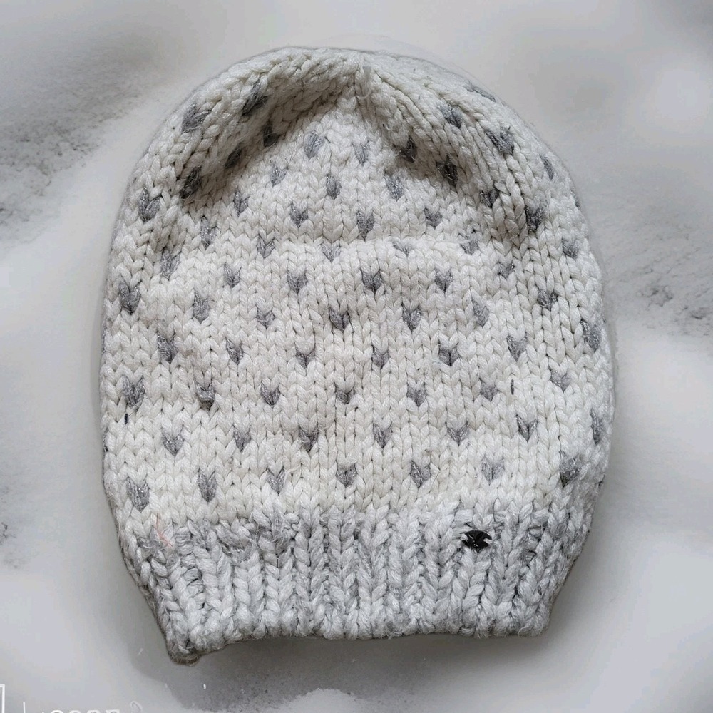 American Eagle Outfitters Winter Hat | Silver Sparkle Heart Knit Beanie